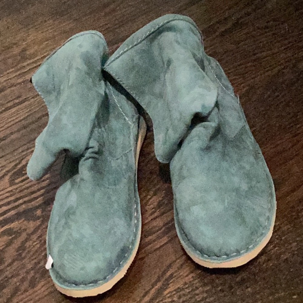 Oliberte Stylish Green Suede Boots